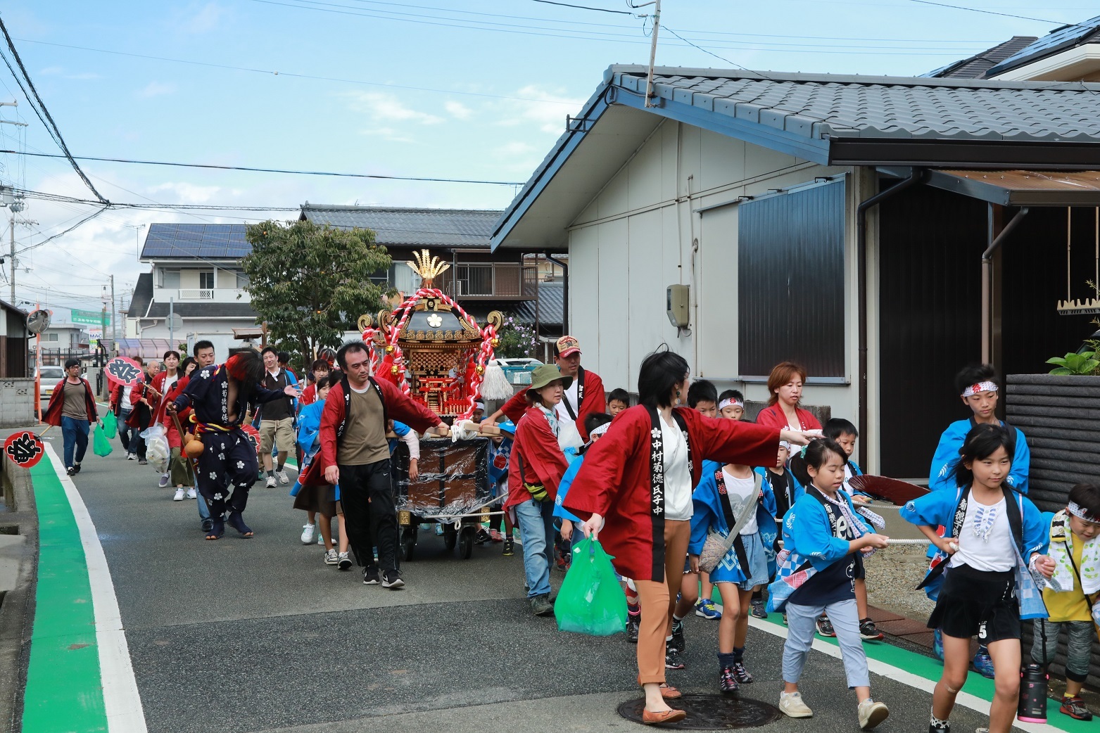 菊徳子ども神輿祭りの様子の画像