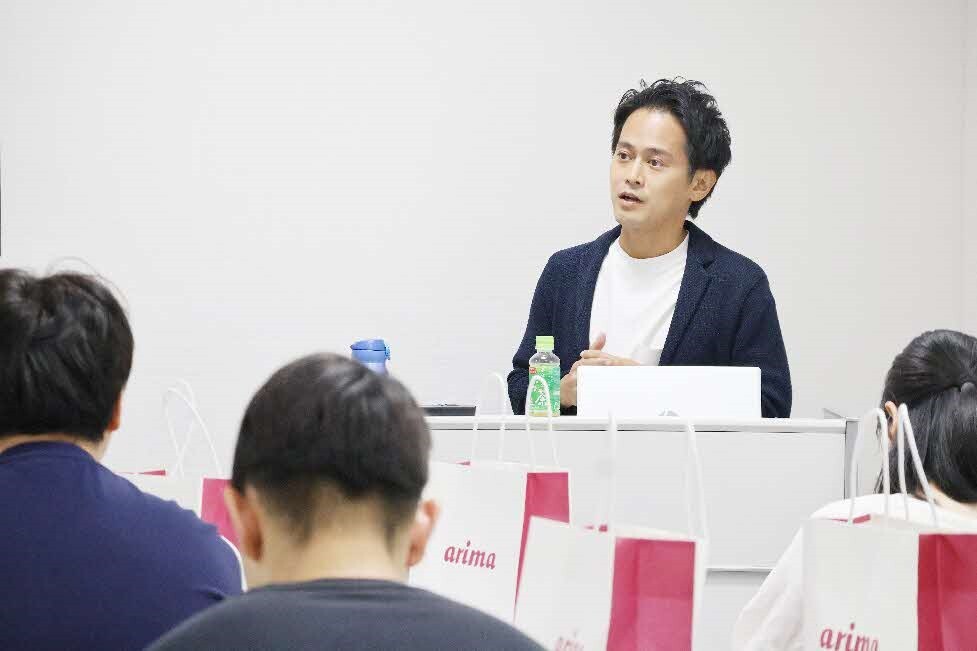 有馬芳香堂のインタビューの様子1