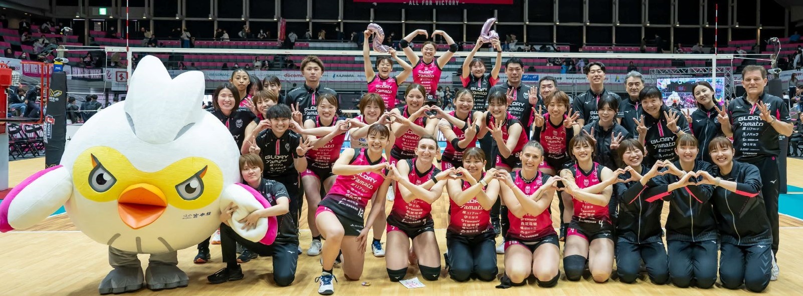 プロバレーボールチーム「ヴィクトリーナ姫路」の選手たち